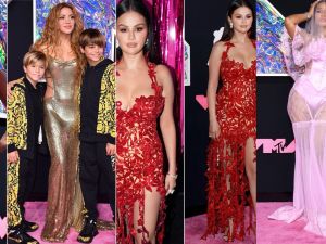 نيكي ميناج وسيلينا جوميز بإطلالات جريئة، وشاكيرا تخطف الأنظار في حفل VMAs لعام 2023