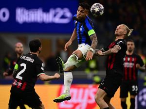 (From L) AC Milan's Italian defender Davide Calabria, Inter Milan's Argentinian forward Lautaro Martinez and AC Milan's Danish defender Simon Kjaer go for the ball during the UEFA Champions League semi-final first leg football match between AC Milan and Inter Milan, on May 10, 2023 at the San Siro stadium in Milan. (Photo by Marco BERTORELLO / AFP)