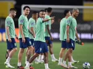 Brazil’s Neymar (C) participates in a training session at the Mangueirao stadium in Belem, Para State, Brazil, on September 7, 2023, on the eve of their 2026 FIFA World Cup Qualifier football match against Bolivia. (Photo by CARL DE SOUZA / AFP)