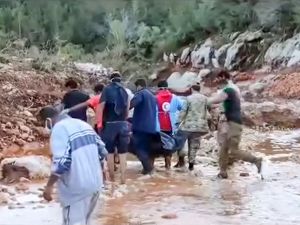 انتشال جثث من الإعصار الذي ضرب ليبيا