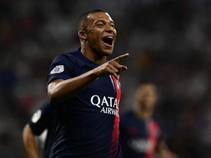 Paris Saint-Germain's French forward #07 Kylian Mbappe celebrates after scoring a goal during the French L1 football match between Olympique Lyonnais (OL) and Paris Saint-Germain (PSG) at The Groupama Stadium in Decines-Charpieu, central-eastern France on September 3, 2023. (Photo by Jeff PACHOUD / AFP)