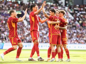 AS Roma's Argentinian forward Paulo Dybala (C) is congratulated by teammates after scoring the team's first goal during a friendly football match between Toulouse (TFC) and AS Roma (ASR) at the Stadium TFC in Toulouse, southwestern France, on August 6, 2023. (Photo by Charly TRIBALLEAU / AFP)