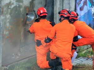 humanitarian aid during the earthquake