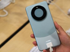 hand hold back side of Huawei Mate 60 Pro smartphone