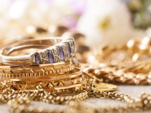 Gold jewellery on display – Source: Shutterstock Gold prices in Riyadh Today Thursday 21 September 2023