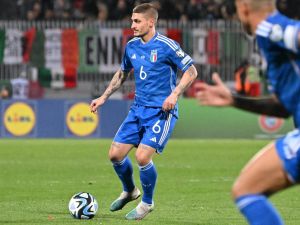 Italy's midfielder Marco Verratti runs with the ball during the UEFA Euro 2024 Group C qualification match between Malta and Italy, at the National stadium in Ta'Qali, Malta, on March 26, 2023. (Photo by Alberto PIZZOLI / AFP)