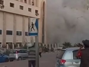 تجدد الغارات الاسرائيلية على محيط مستشفى القدس في غزة