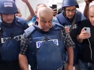 "ينتقمون منا في اولادنا".. استشهاد عائلة مراسل الجزيرة وائل الدحدوح بقصف اسرائيلي