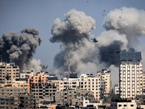 بريطانيا ترسل سفنا حربية وطائرات تجسس دعما لاسرائيل