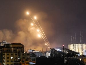 ارتفاع حصيلة شهداء غزة الى 413 ودعوات لفتح ممرات إنسانية لإدخال الغذاء للقطاع