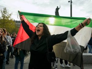 فرنسا تحظر التظاهرات المؤيدة للفلسطينيين وتهدد باعتقال منظميها