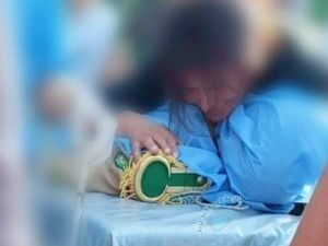اهالي الضحايا يبكون ابناءهم- صورة عن تويتر