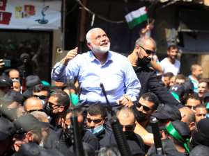 هنية اثناء دعايته الانتخابية لرئاسة حماس في لبنان