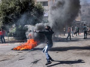 Palestinian protesters