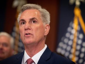 مجلس النواب الأمريكي يعزل رئيسه كيفن مكارثي من منصبه