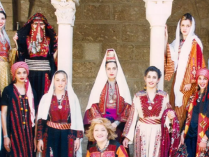 إكسسوارات المرأة الفلسطينية على مر التاريخ...أناقة تشير إلى تاريخ غني