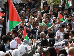 تظاهرات غاضبة وحداد في دول عربية عدة بعد مجزر المستشفى بغزة