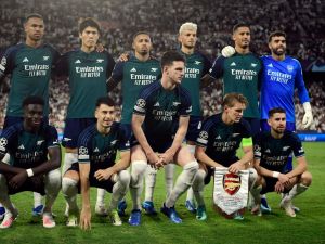 Arsenal players pose before the UEFA Champions League 1st round day 3 Group B football match between Sevilla FC and Arsenal at the Ramon Sanchez Pizjuan stadium in Seville on October 24, 2023. (Photo by CRISTINA QUICLER / AFP)