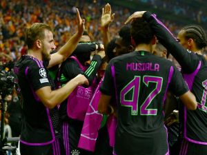 Bayern Munich's English forward #09 Harry Kane (L) celebrates with team mates after scoring a goal during the UEFA Champions League group stage football match between Galatasaray and Bayern Munich at the Ali Sami Yen Spor Kompleksi in Istanbul on October 24, 2023. (Photo by Yasin Akgul / AFP)
