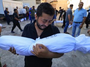 غزة اصبحت "مقبرة اطفال".. حصيلة حرب اسرائيل على القطاع ترتفع الى 8525 شهيدا