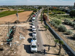 قافلة مساعدات انسانية تتجه إلى قطاع غزة