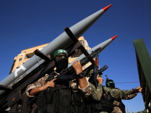  انفجارات في تل ابيب حيث قالت كتائب القسام انها قصفت المدينة