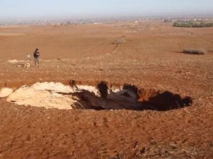 ظهور حفرة غامضة بعد زلزال المغرب يثير مخاوف سكان منطقة الجديدة