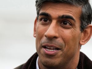 سوناك في زيارة "تضامنية" لإسرائيل ولافروف يحذر من تحول حرب غزة لصراع اقليمي