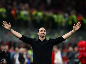 زلاتان إبراهيموفيتش (Photo by GABRIEL BOUYS / AFP)