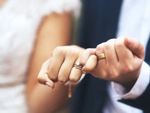 تفسير حلم زواج رجل متزوج من امرأة مجهولة