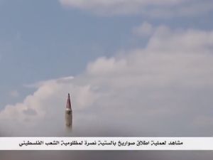 الحوثيون يبثون مشاهد لعمليات اطلاق صواريخ ومسيّرات من اليمن باتجاه اسرائيل