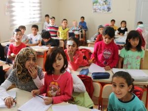 الأطفال السوريون في تركيا: أجيال محرومة من لغتها الأم