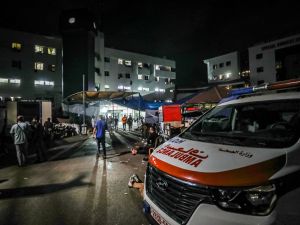 The health ministry in Gaza announced Monday that the death toll had exceeded 10,000 people. (Dawood Nemer/ AFP)