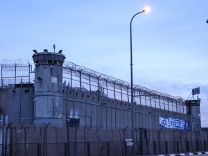 أسماء الأسرى المقرر الإفراج عنهم اليوم