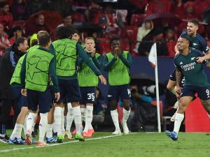 Arsenal's Brazilian forward #09 Gabriel Jesus celebrates scoring his team's second goal during the UEFA Champions League 1st round day 3 Group B football match between Sevilla FC and Arsenal at the Ramon Sanchez Pizjuan stadium in Seville on October 24, 2023. (Photo by JORGE GUERRERO / AFP)