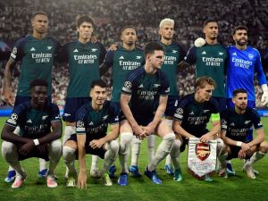 Arsenal players pose before the UEFA Champions League 1st round day 3 Group B football match between Sevilla FC and Arsenal at the Ramon Sanchez Pizjuan stadium in Seville on October 24, 2023. (Photo by CRISTINA QUICLER / AFP)