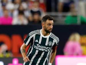 Bruno Fernandes #8 of Manchester United controls the ball in the second half against Real Madrid during the 2023 Soccer Champions Tour match at NRG Stadium on July 26, 2023 in Houston, Texas. Tim Warner/Getty Images/AFP (Photo by Tim Warner / GETTY IMAGES NORTH AMERICA / Getty Images via AFP)