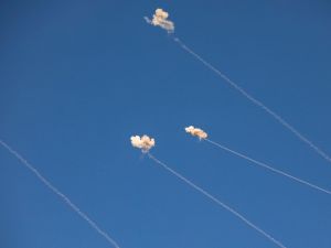     العدوان يتواصل على غزة والمواجهة قد تمتد لتشمل أطرافا إقليمية أخرى.