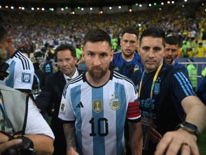 Argentina's forward Lionel Messi leaves the field due to incidents in the stands before the start of the 2026 FIFA World Cup South American qualification football match between Brazil and Argentina at Maracana Stadium in Rio de Janeiro, Brazil, on November 21, 2023. (Photo by CARL DE SOUZA / AFP)