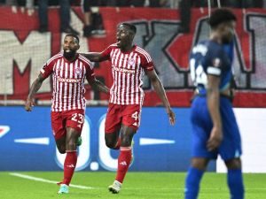 Olympiacos' Brazilian defender #23 Rodinei (L) and Olympiacos' Guinean midfielder #04 Mady Camara (R) celebrate after an own goal by West Ham United's Italian defender #21 Angelo Ogbonna during the UEFA Europa League 1st round day 3 Group A football match between Olympiacos (GRE) and West Ham (ENG) at the Georgios Karaiskakis Stadium in Piraus on October 26, 2023. (Photo by Yorgos Mantheos / Eurokinissi / AFP) / GREECE OUT