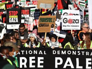 تظاهرة حاشدة في لندن تطالب بوقف اطلاق النار في غزة