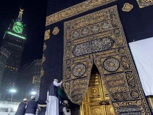 تفسير رؤية الكعبة في المنام للعزباء