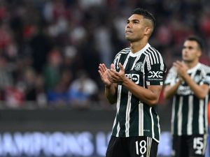 Manchester United's Brazilian midfielder #18 Casemiro and Manchester United's Spanish defender #15 Sergio Reguilon applaud after the UEFA Champions League Group A football match FC Bayern Munich v Manchester United in Munich, southern Germany on September 20, 2023. (Photo by CHRISTOF STACHE / AFP)