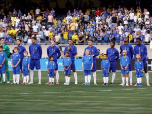 Chelsea players stand for their national anthem ahead of a pre-season friendly football match between Chelsea FC and Borussia Dortmund BVB at Soldier Field in Chicago, Illinois, on August 2, 2023. (Photo by KAMIL KRZACZYNSKI / AFP)