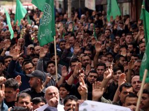 مظاهرة مؤيدة لحركة حماس في الأراضي الفلسطينية المحتلة