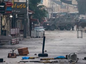 مركبات عسكرية اسرائيلية في مخيم جنين