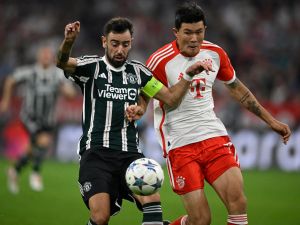Manchester United's Portuguese midfielder #08 Bruno Fernandes (L) and Bayern Munich's South Korean defender #03 Kim Min-jae vie for the ball during the UEFA Champions League Group A football match FC Bayern Munich v Manchester United in Munich, southern Germany on September 20, 2023. (Photo by Tobias SCHWARZ / AFP)