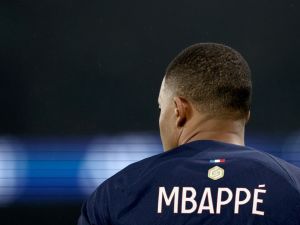 Paris Saint-Germain's French forward #07 Kylian Mbappe looks on during the French L1 football match between Paris Saint-Germain (PSG) and Nantes at the Parc des Princes stadium on December 9, 2023 in Paris. (Photo by FRANCK FIFE / AFP)