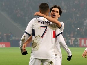 Paris Saint-Germain's French forward #07 Kylian Mbappe is congratulated by Paris Saint-Germain's Portuguese midfielder #17 Vitinha after scoring his team's first goal during the French L1 football match between Lille LOSC and Paris Saint-Germain (PSG) at Stade Pierre-Mauroy in Villeneuve-d'Ascq, northern France on December 17, 2023. (Photo by DENIS CHARLET / AFP)