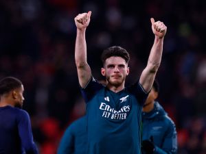Arsenal's British midfielder #41 Declan Rice gives thumbs up at the end of a UEFA Champions League group B football match between PSV Eindhoven and Arsenal FC at the Philips Stadium in Eindhoven, on December 12, 2023. (Photo by KENZO TRIBOUILLARD / AFP)